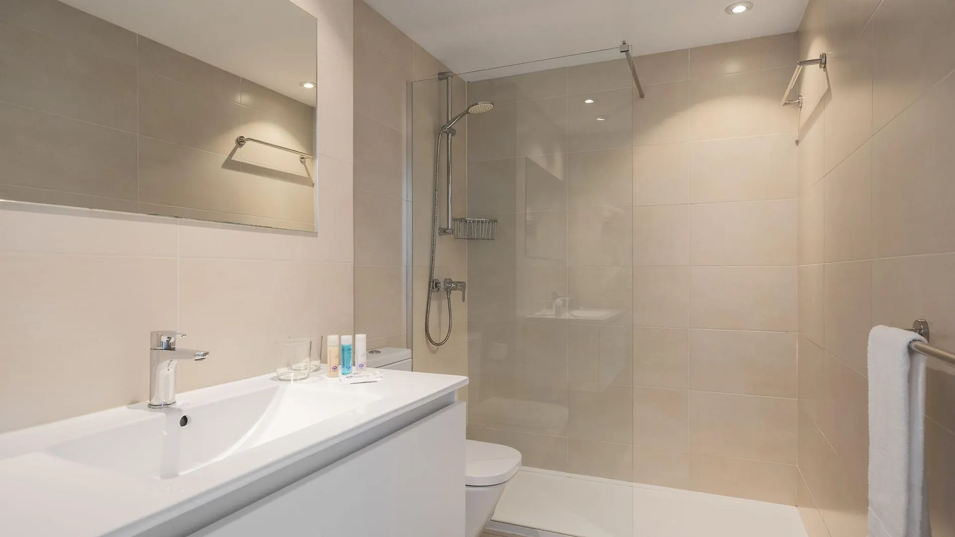 Puerto Azul Suite Hotel 포엔샤 항구 스페인